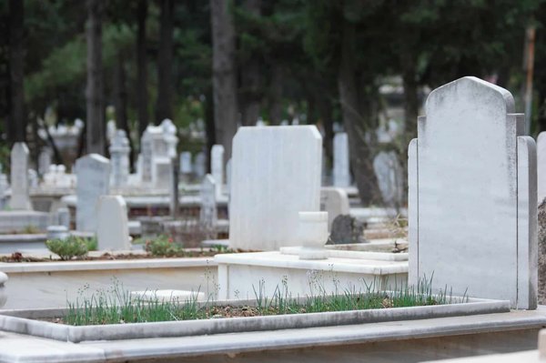 Plaque funéraire : quel matériau sélectionner ?